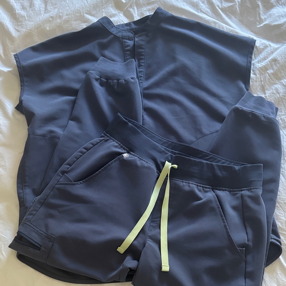 Figs Rafaela limited edition light blue scrub jogger set